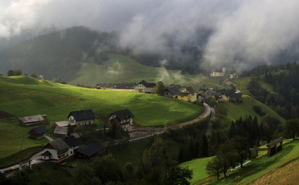 Appartamento Apartmaji Pri Marodnu Bohinj Esterno foto